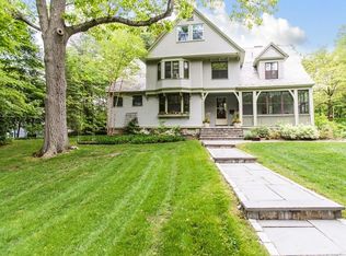 19 Indian Springs Way, Wellesley, MA 02481