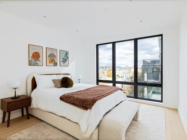 1025 Pacific Street image 13 of 14