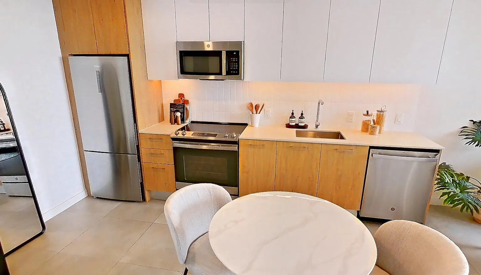 1 bed, 646 sqft, $2,430 — Photo 2
