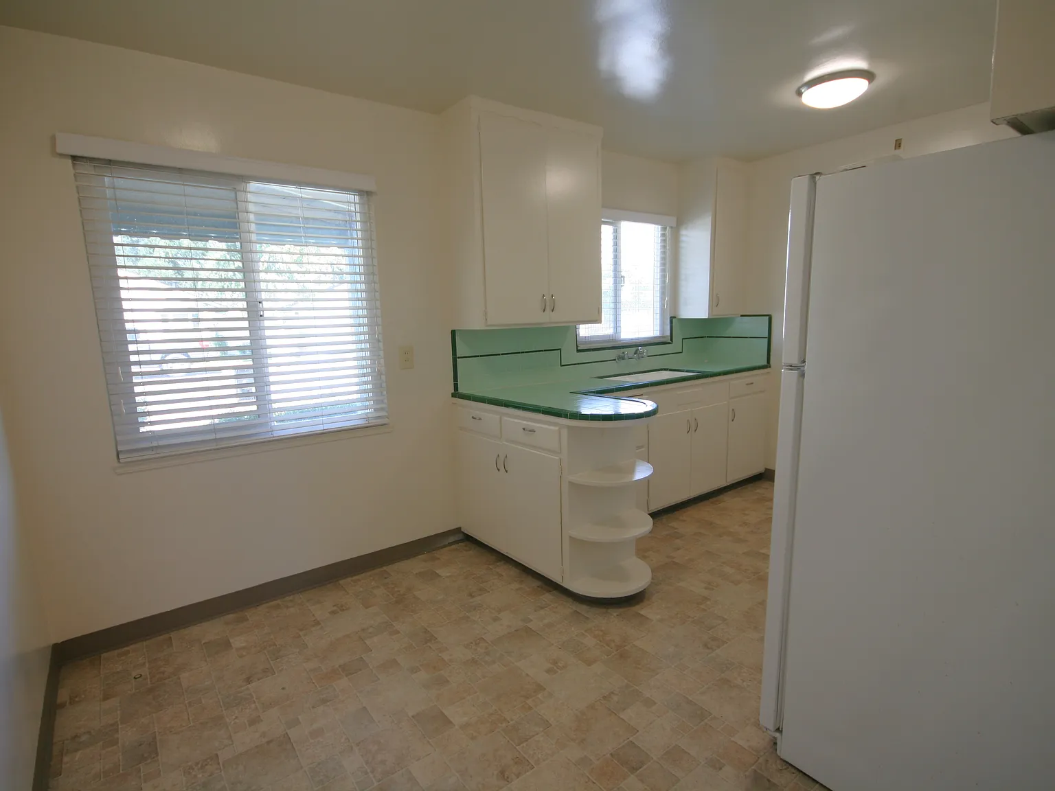 2 bed, 850 sqft, $3,200 — Photo 4