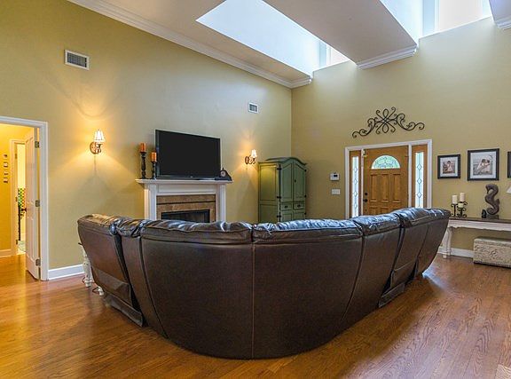 5th image of 145 Royal Dr