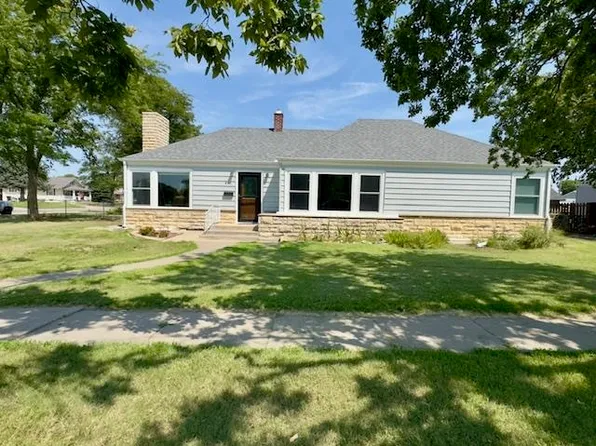 800 Warren Ave, Wakeeney, KS 67672