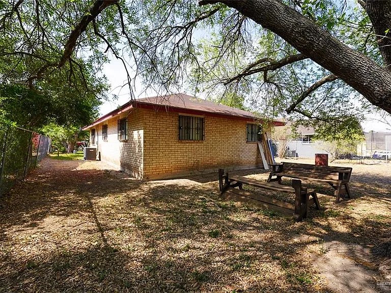 2803 Minnie Ave — Photo 25