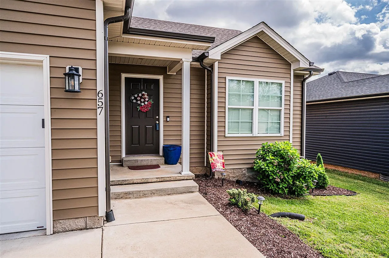 3 bed, 1146 sqft, $1,625 — Photo 2
