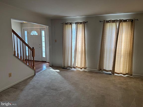 4th image of 407 Maplewood Dr
