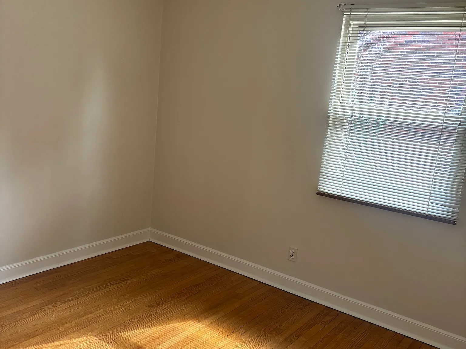 3 bed, 1300 sqft, $1,400 — Photo 4