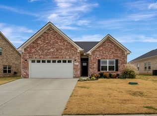 650 Reflections Ln, Pleasant View, TN 37146