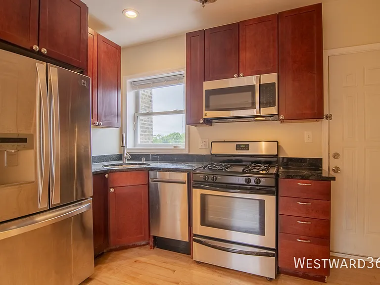 4334 N Sacramento Ave #3W — Photo 2