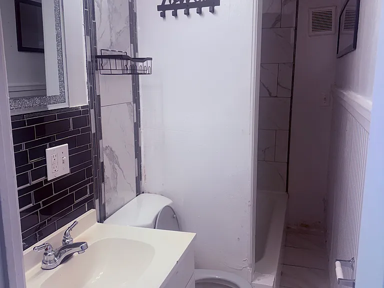 430 Norwich Ave #430 — Photo 2