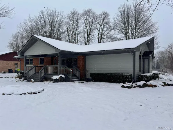 49280 Paul Dr, Chesterfield, MI 48051