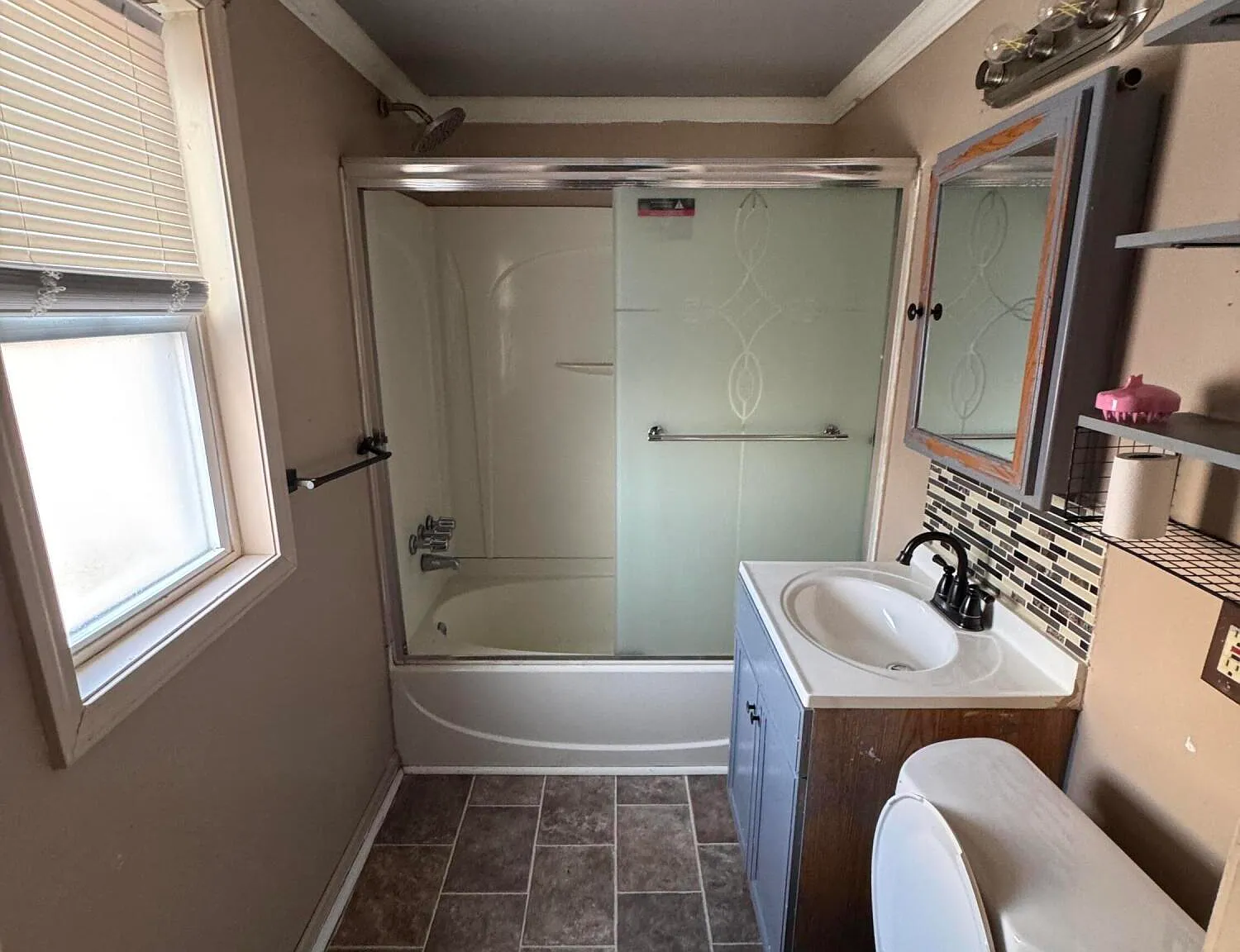 3 bed, 1.0 bath, 920 sqft, $1,400 — Photo 4