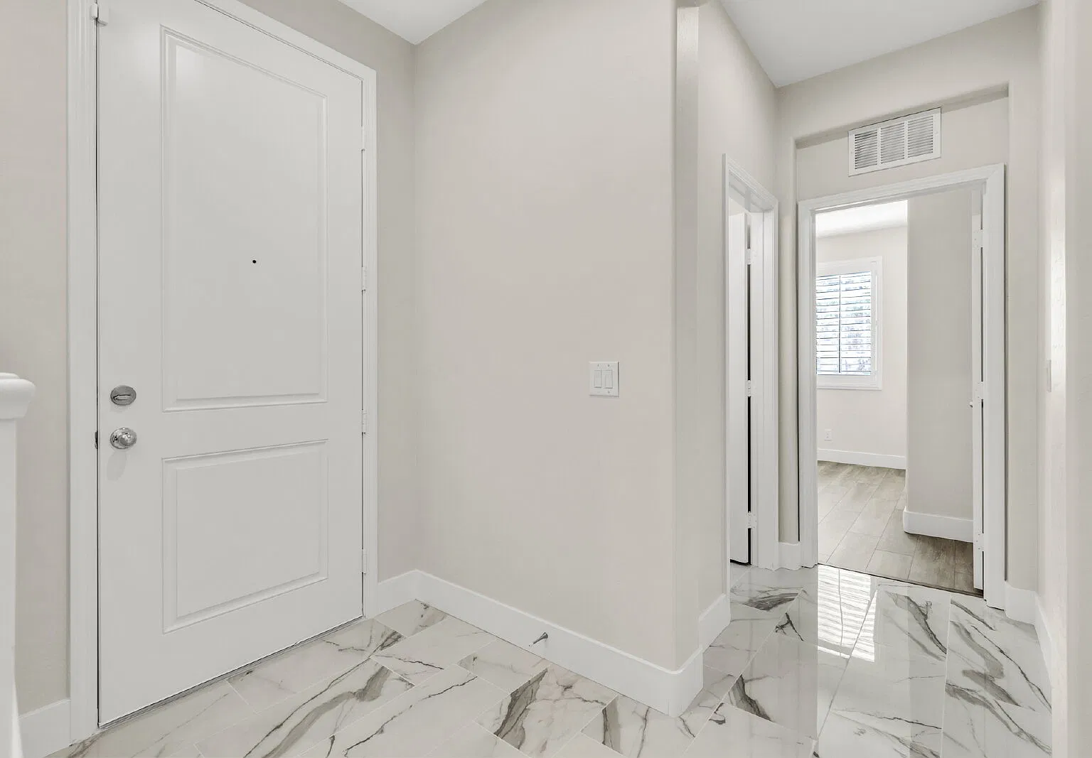 4 bed, 3.0 bath, 2104 sqft, $2,700 — Photo 2