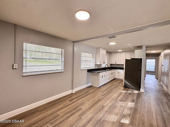 3rd image of 704 Boston Ct