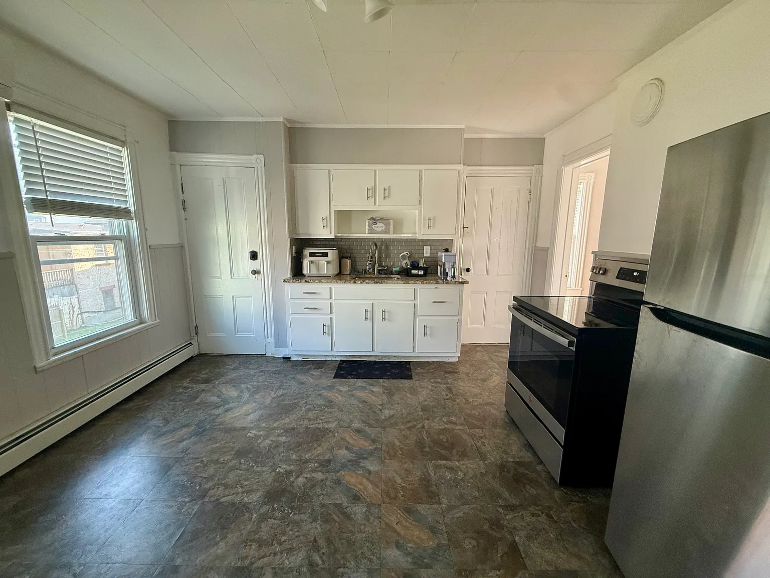 2 bed, 768 sqft, $1,800 — Photo 2