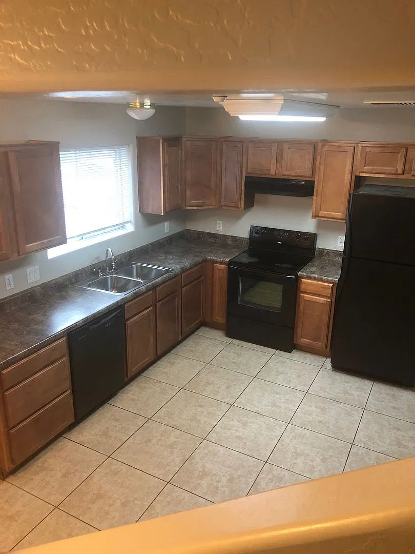 2 Bed 1.5 Bath Condo North Phoenix — Photo 3