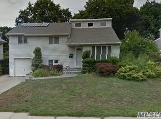 14 Brookline Dr, Massapequa, NY 11758
