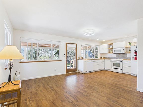 3rd image of 8071 W Vista Del Norte