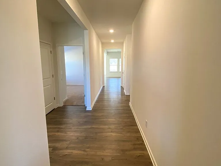 38 Crown Way — Photo 4