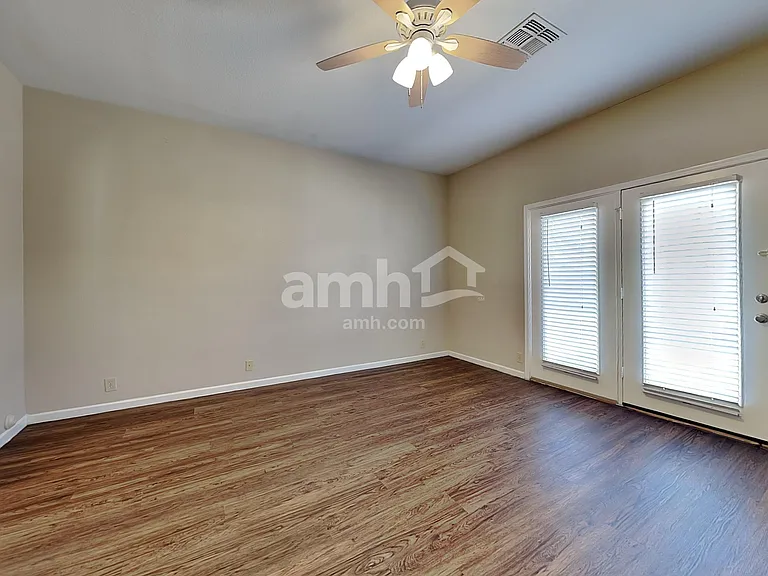 10235 W Missouri Ave — Photo 11