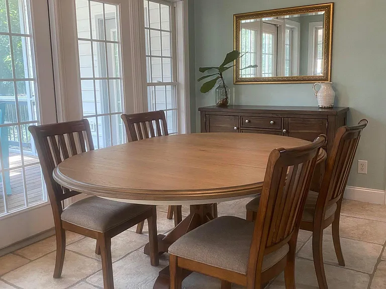 Eating area in the kitchen