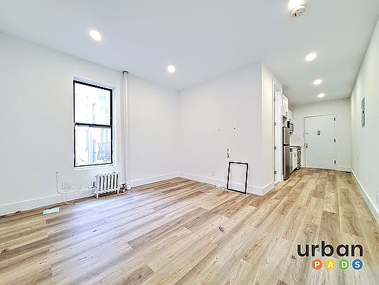 2nd image of 1236 Pacific St #3F
