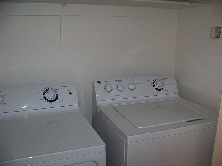 400 Hillside Dr — Photo 11