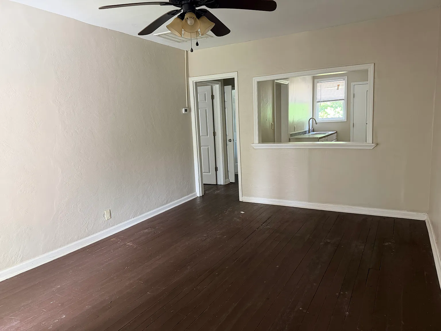 Spacious 2-Bedroom / 1 Bath Duplex with Lawn Care Included — Photo 1