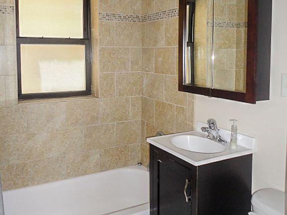 3rd image of 510 W Cornelia Ave #116