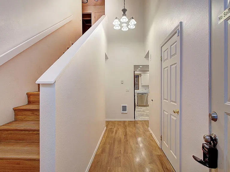 12709 NE 5th St — Photo 5