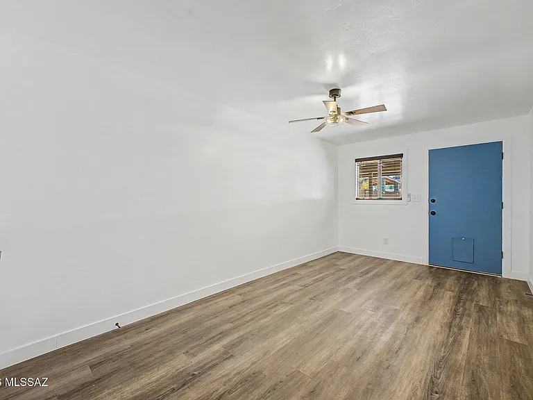 2625 W Oregon St — Photo 22