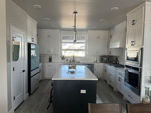 3rd image of 15233 Caspian Ln