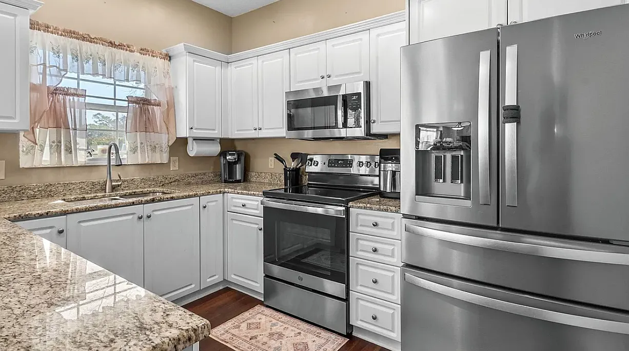 3 bed, 2.5 bath, 1640 sqft, $2,000 — Photo 1