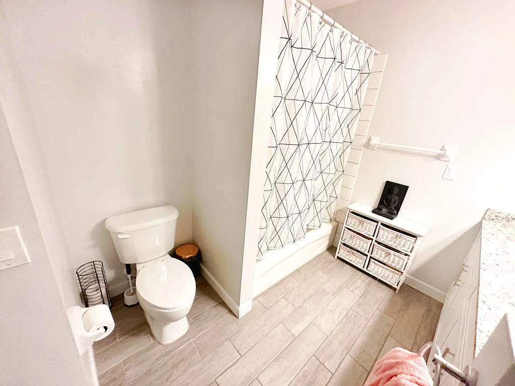 6 bed, 3218 sqft, $4,500 — Photo 3