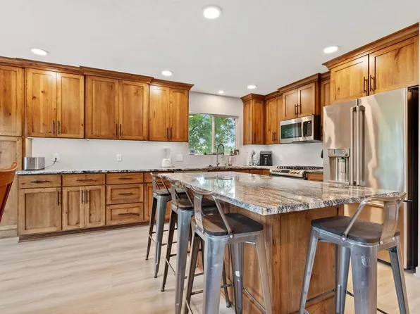 14382 Garrett Ave, Apple Valley, MN 55124