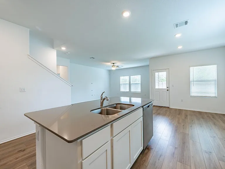 10217 Prague Ct — Photo 10