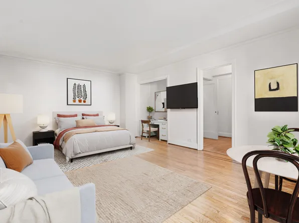 235 East 22nd Street image 4 of 19