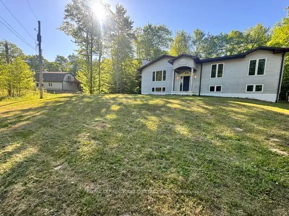 1518 Lone Pine Dr, Bracebridge, ON P1L 1X4