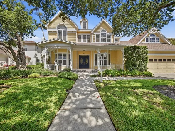 833 Marco Dr NE, Saint Petersburg, FL 33702