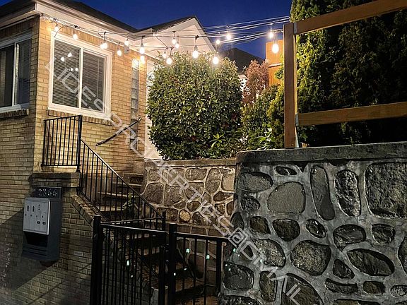 Beacon Ave gated stairs entry