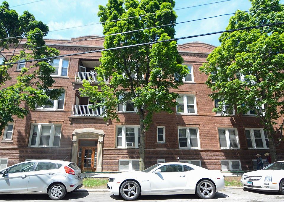 1st image of 852 N Leavitt St #3
