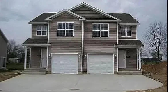 3 bed, 2.5 bath, 1525 sqft, $1,800 — Photo 1