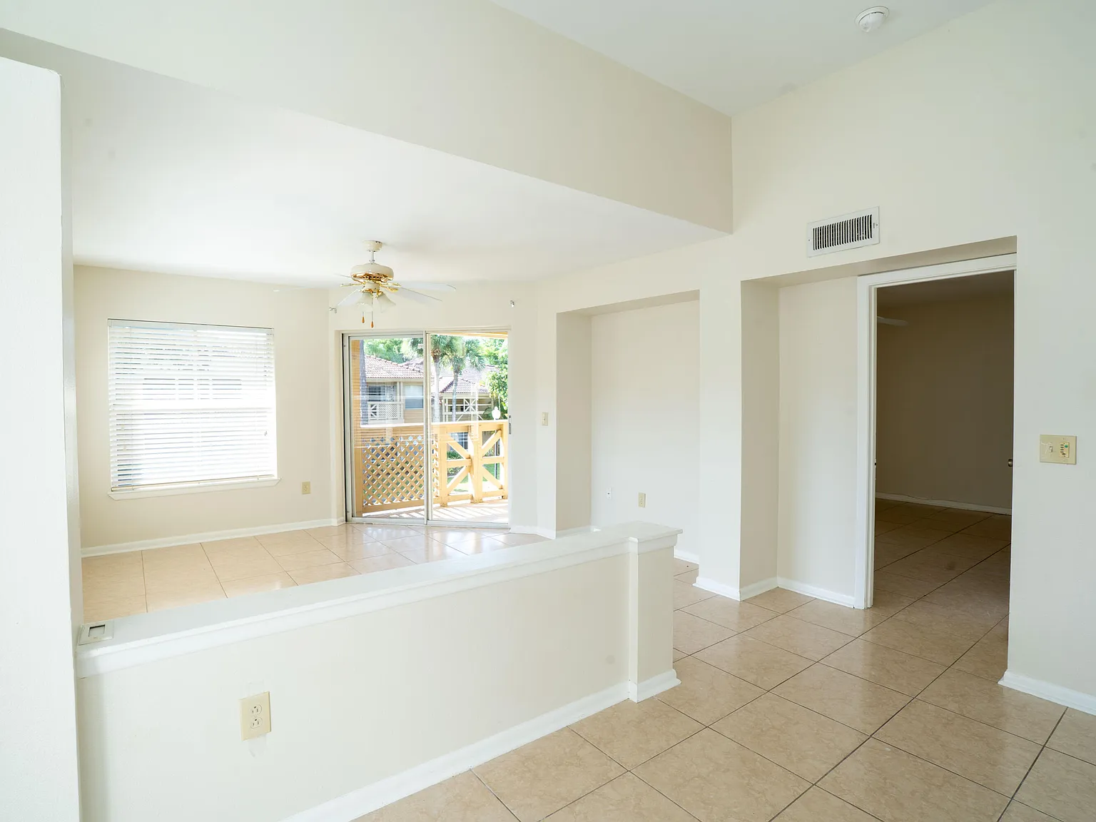 2 bed, 2.0 bath, 888 sqft, $1,950 — Photo 4