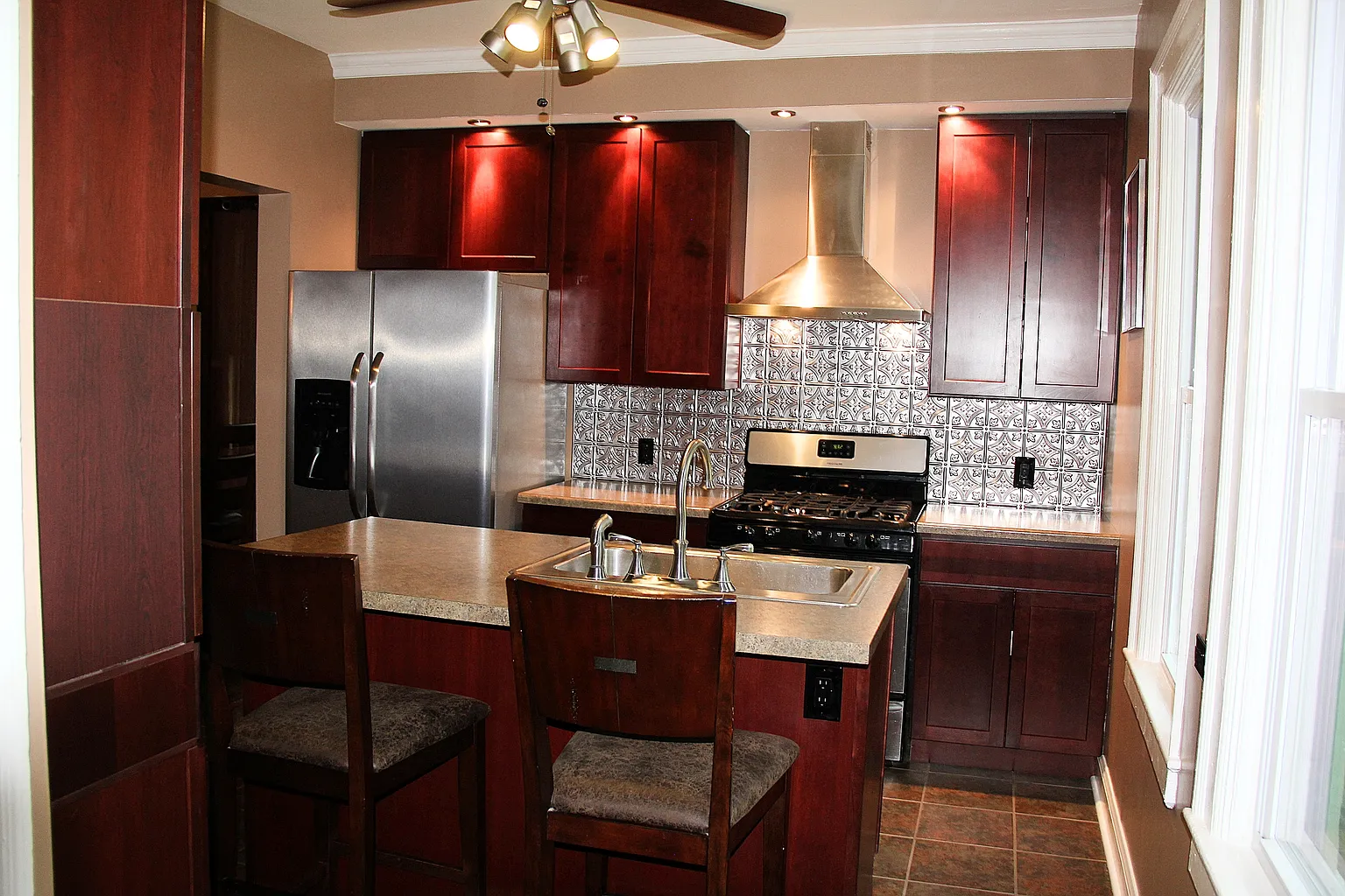 374 Bird Ave photo 1