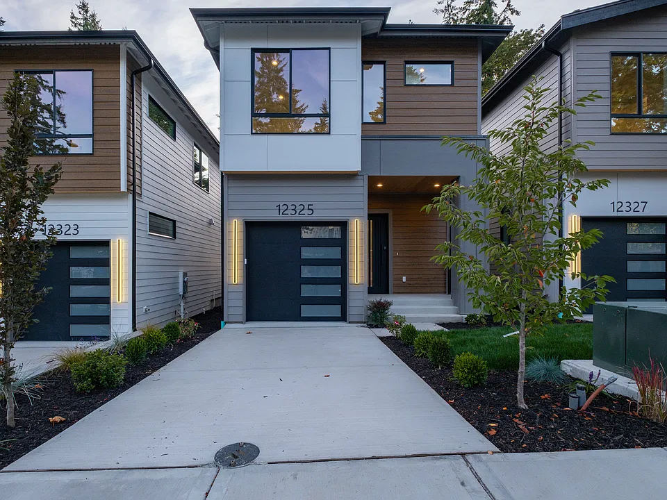 12325 80th Ave NE
