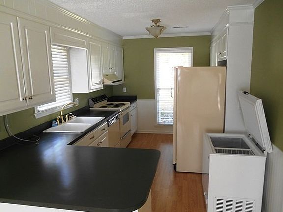 2nd image of 716 Lancelot Dr