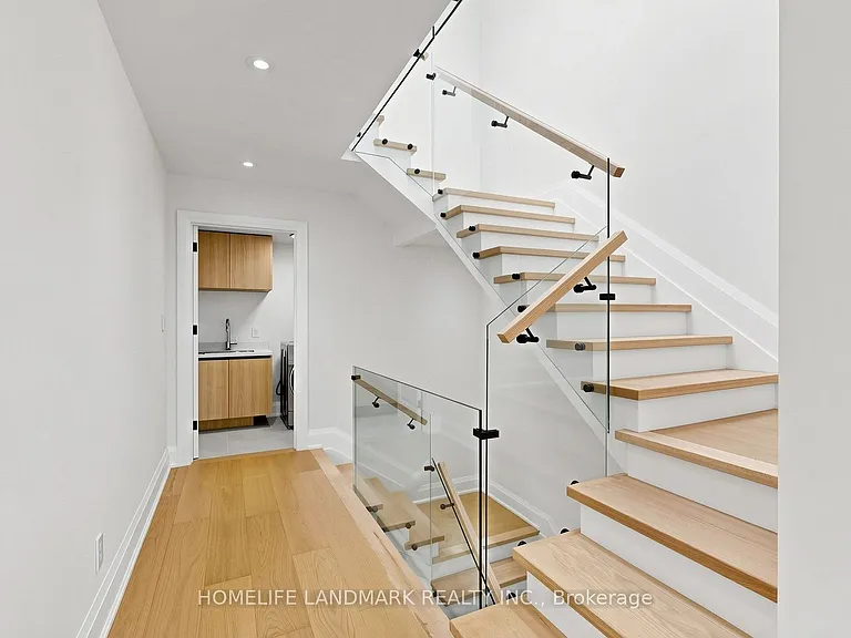 750 Glengrove Ave W #B — Photo 28