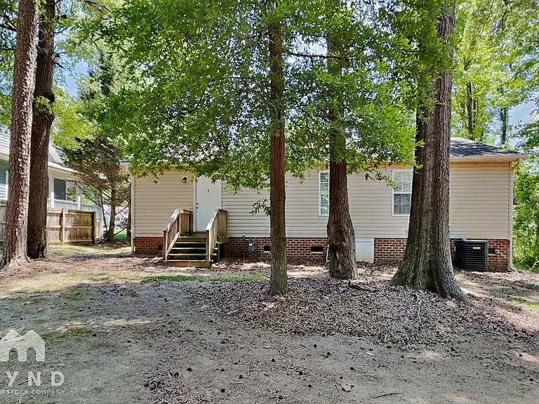 2208 Shalimar Dr — Photo 15