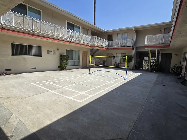 925 N Garfield Ave #4 — Photo 11