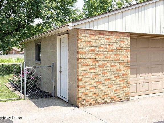 5th image of 7985 Woodbury Dr
