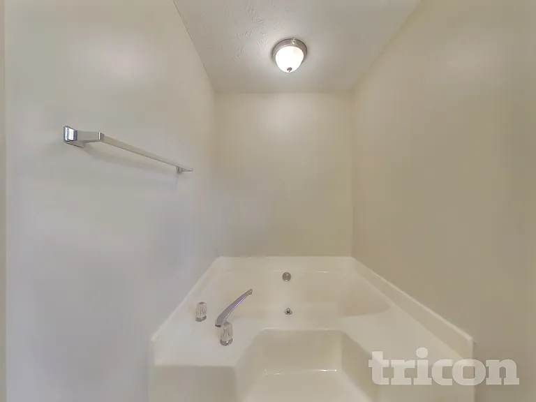211 Robin Ln — Photo 11